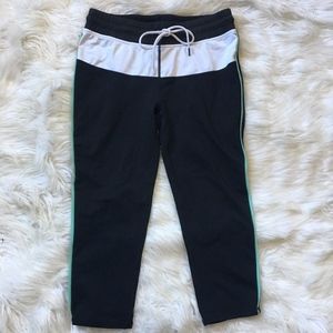 Fabletics Beckham Capri Legging Pant Medium